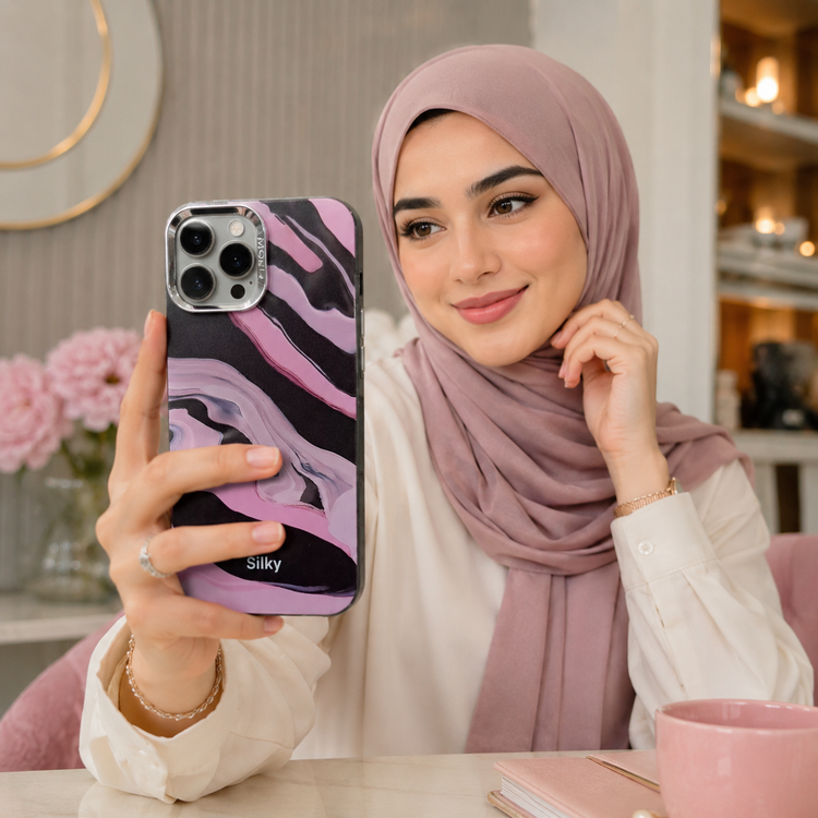 قاب آیفون 12 پرو مکس مدل Silky با طرح ماربل صورتی و مشکی و فریم نقرهای دور دوربین