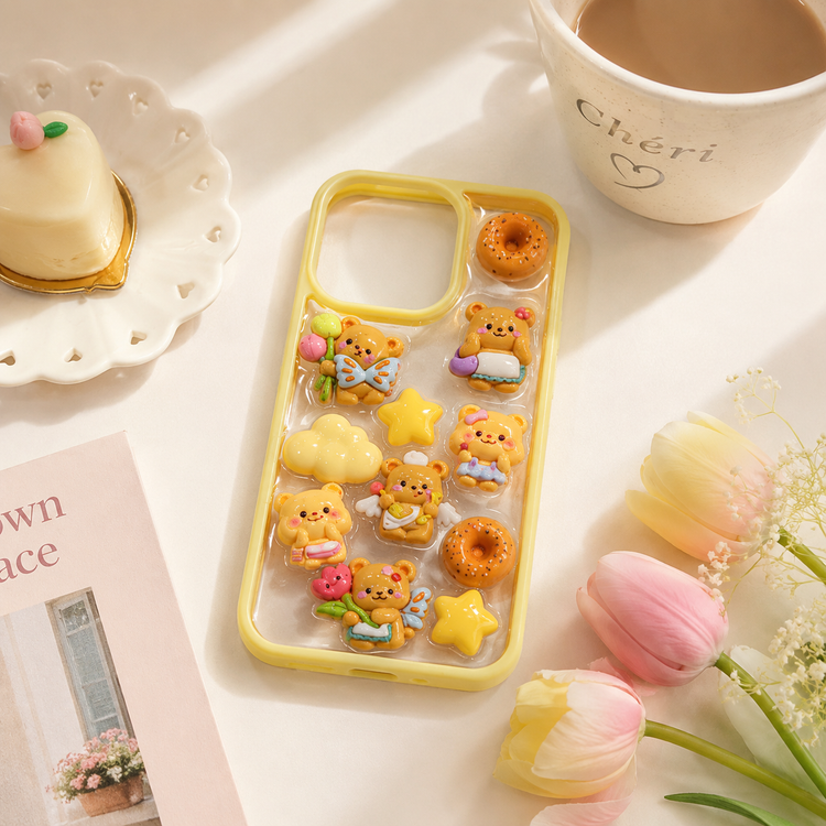 قاب آیفون 13 پرو مدل Kawaii Bear با طراحی شفاف، حاشیه زرد و طرح برجسته خرسهای فانتزی
