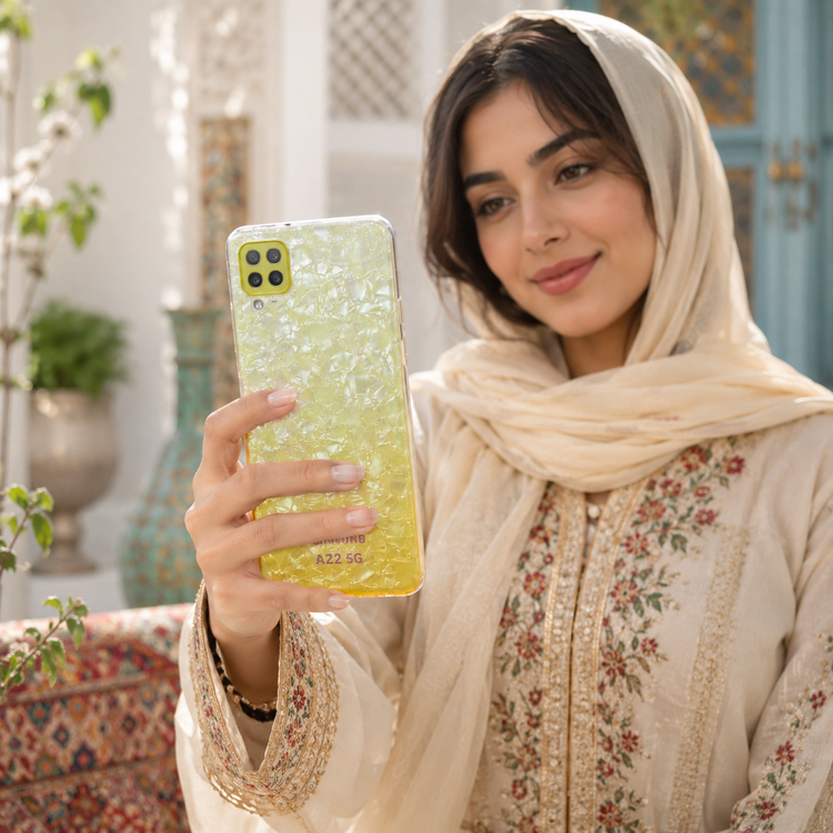 قاب گوشی سامسونگ Galaxy A22 5G با طرح صدفی براق و گرادیانت زرد، مقاوم، سبک و مناسب محافظت روزانه