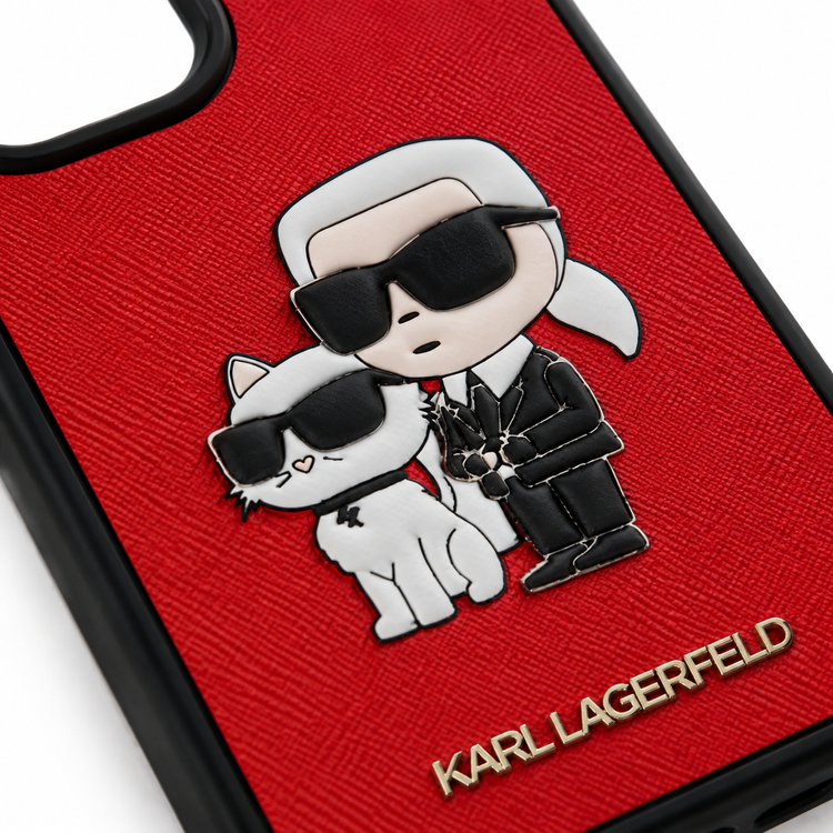 قاب آیفون 15 پرو مکس Karl Lagerfeld قرمز با فریم مشکی و طرح برجسته کارل و گربه